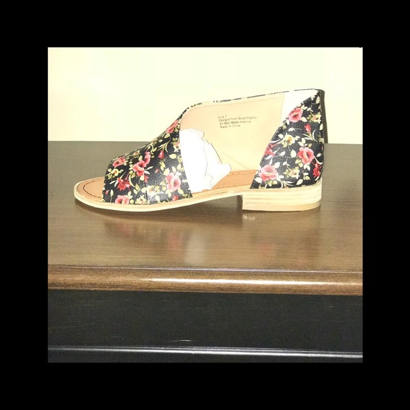 Floral Flat - Picture 3 of 6